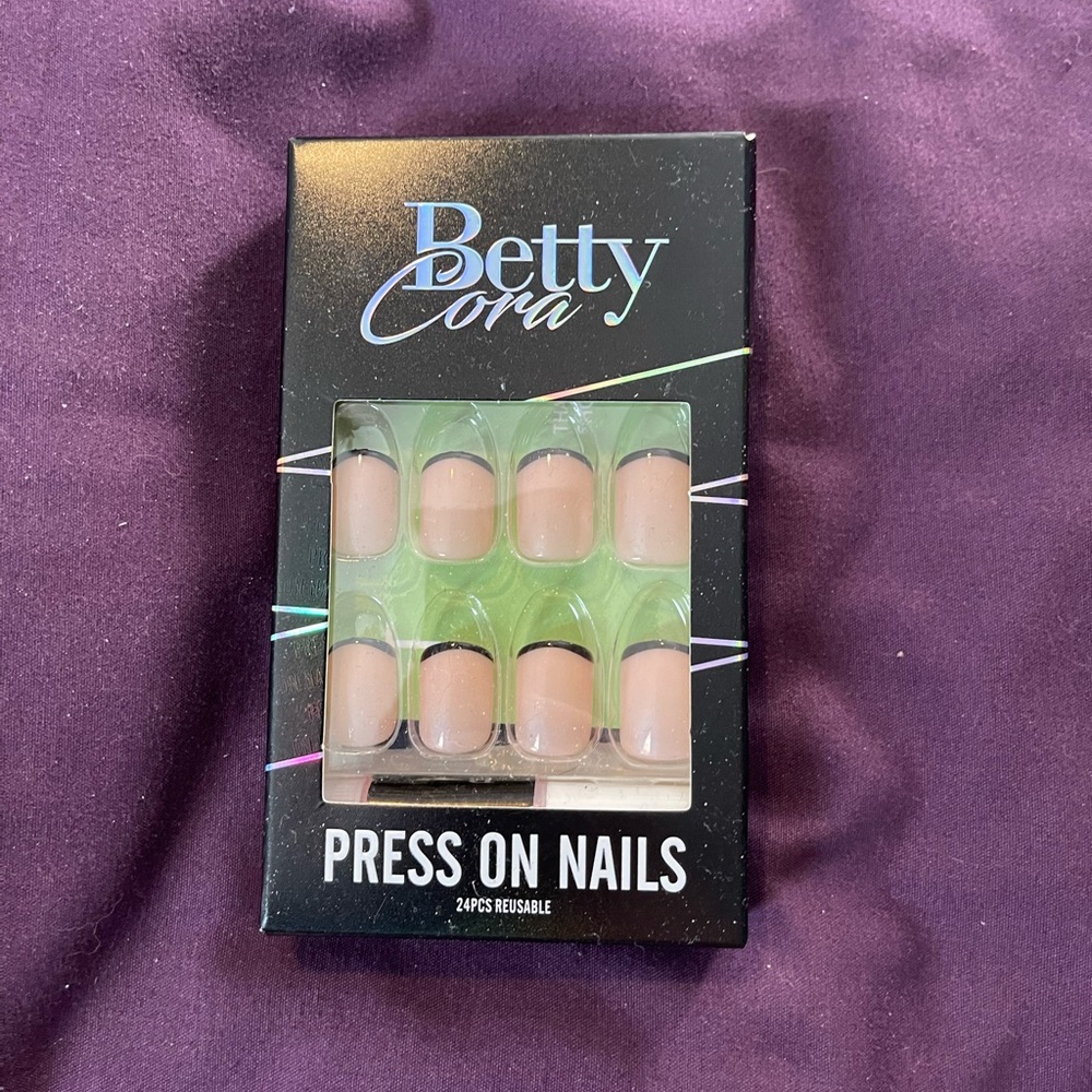 🖤 Pick Any 3/$30 Sale Betty Cora Press On Nails